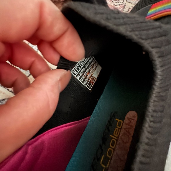 Shoes - Picture 4 of 5